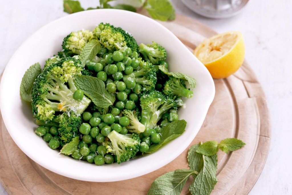 bezelyeli brokoli salatası