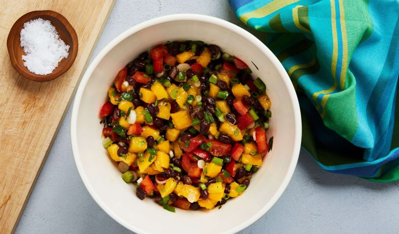  Mangolu Siyah Fasulye Salatası Tarifi Nasıl Yapılır?