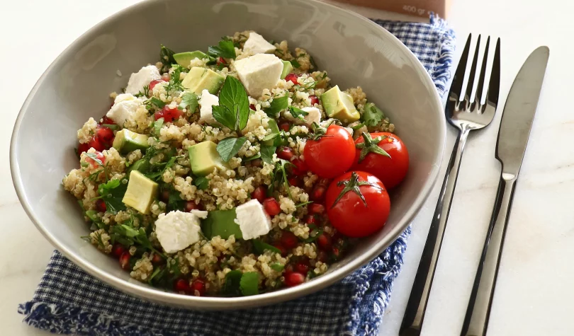  Kinoalı Sebze Salatası Tarifi Nasıl Yapılır?